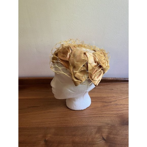 1950s Vintage Golden Yellow Velvet & Satin Pillbox Frame Hat With Geometric Net main image 5